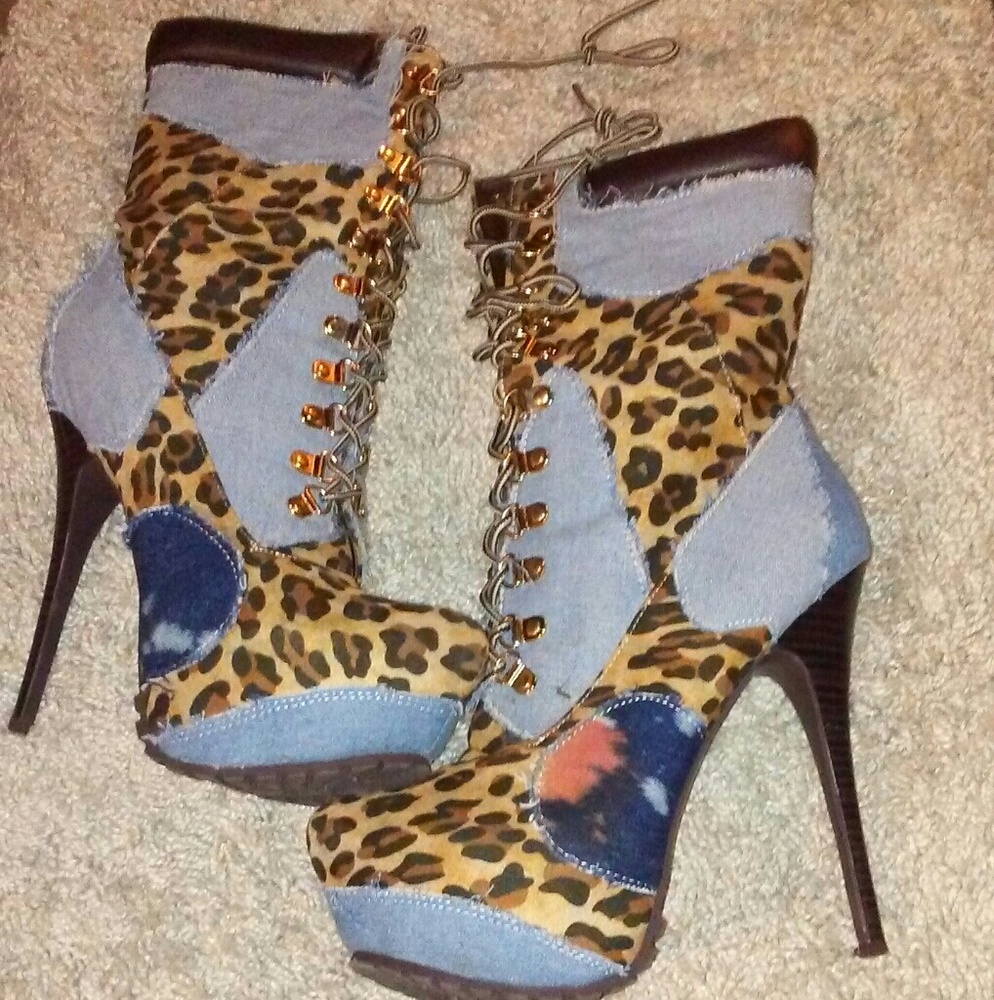 Jean/leopard print boots